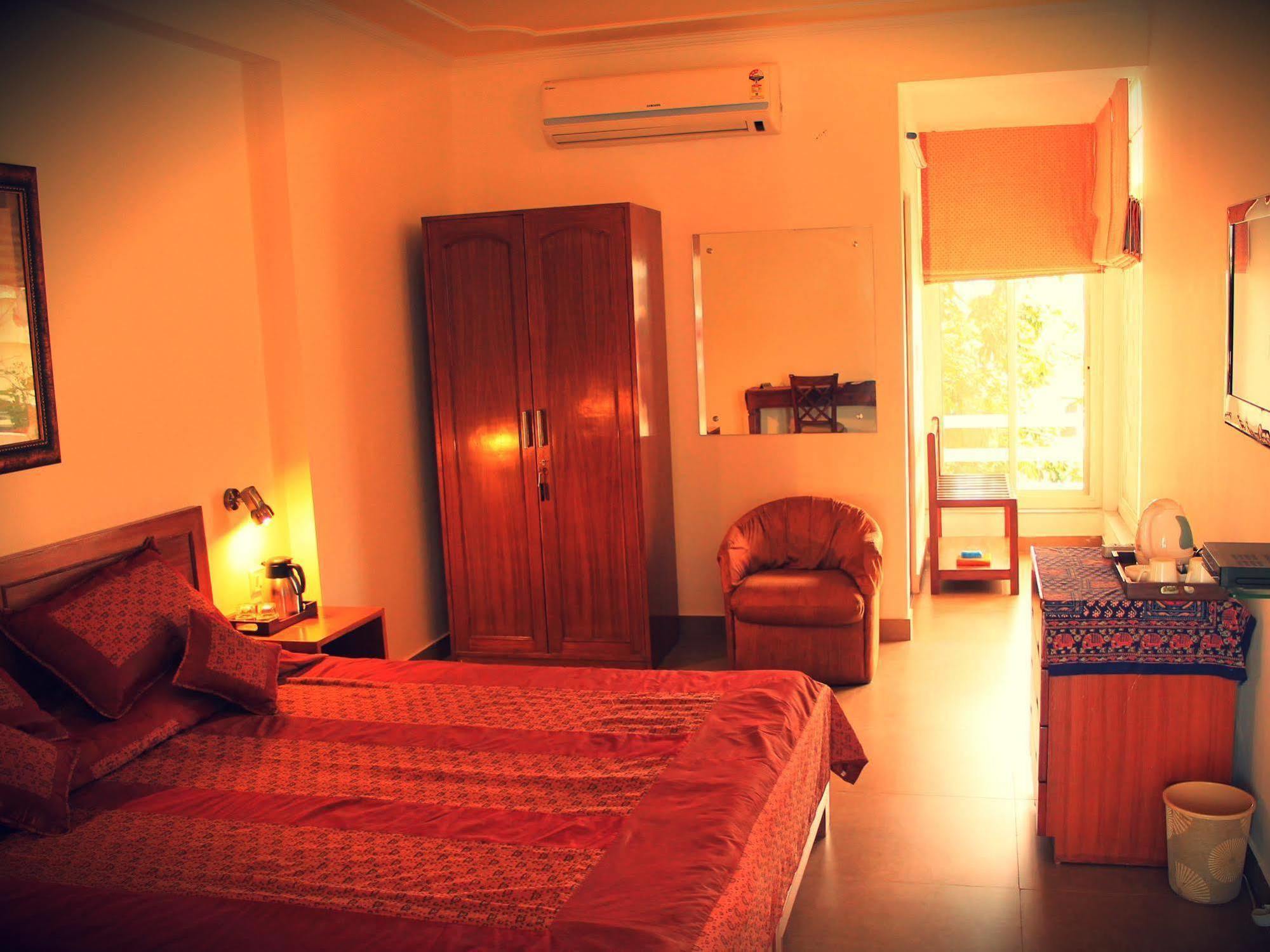 Giri Homestay By Vista Rooms Divisione di Divisione di Jaipur Esterno foto