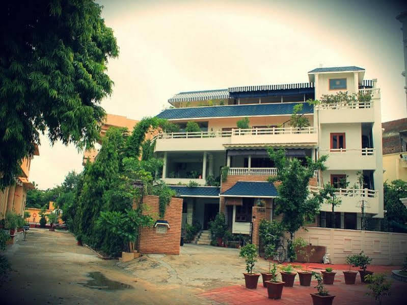Giri Homestay By Vista Rooms Divisione di Divisione di Jaipur Esterno foto