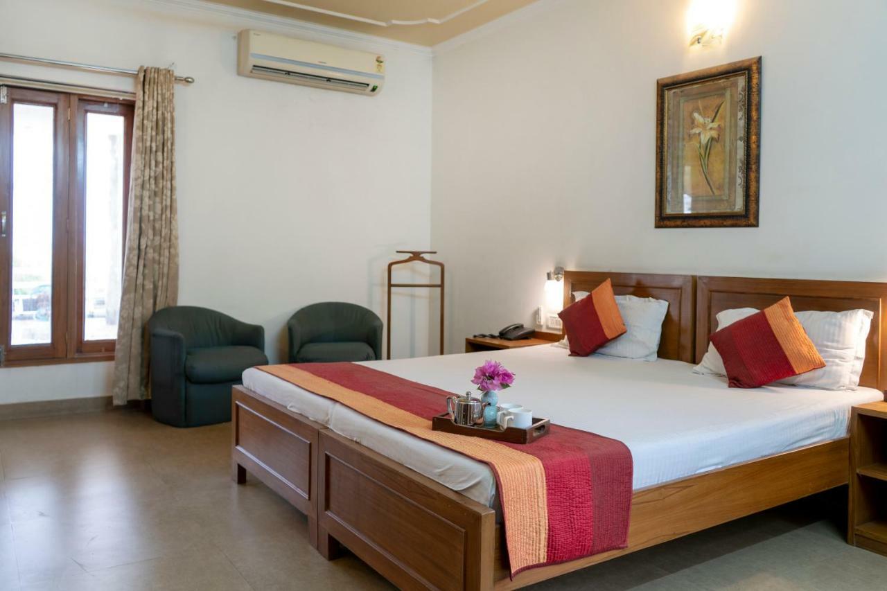 Giri Homestay By Vista Rooms Divisione di Divisione di Jaipur Esterno foto