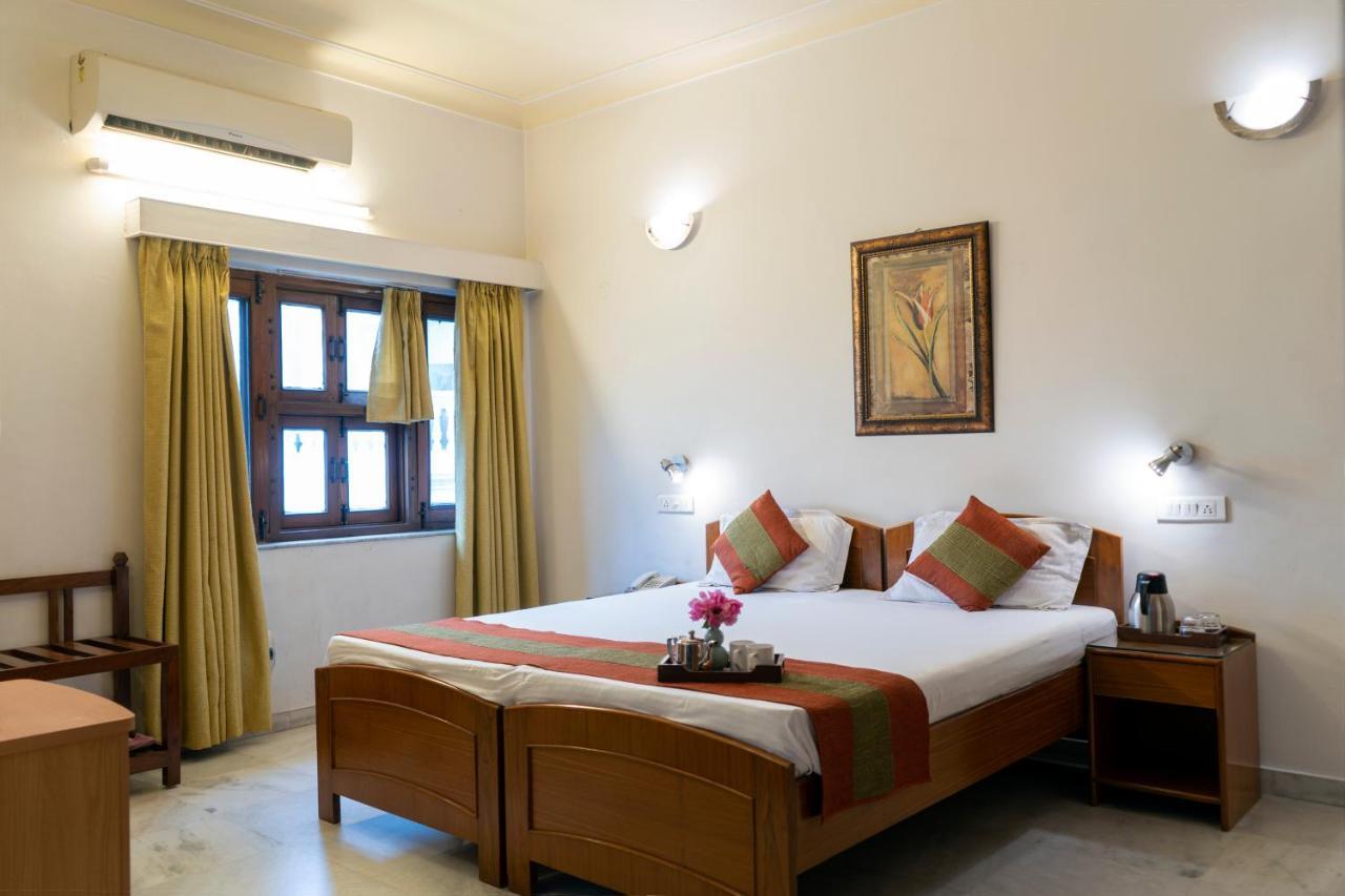 Giri Homestay By Vista Rooms Divisione di Divisione di Jaipur Esterno foto