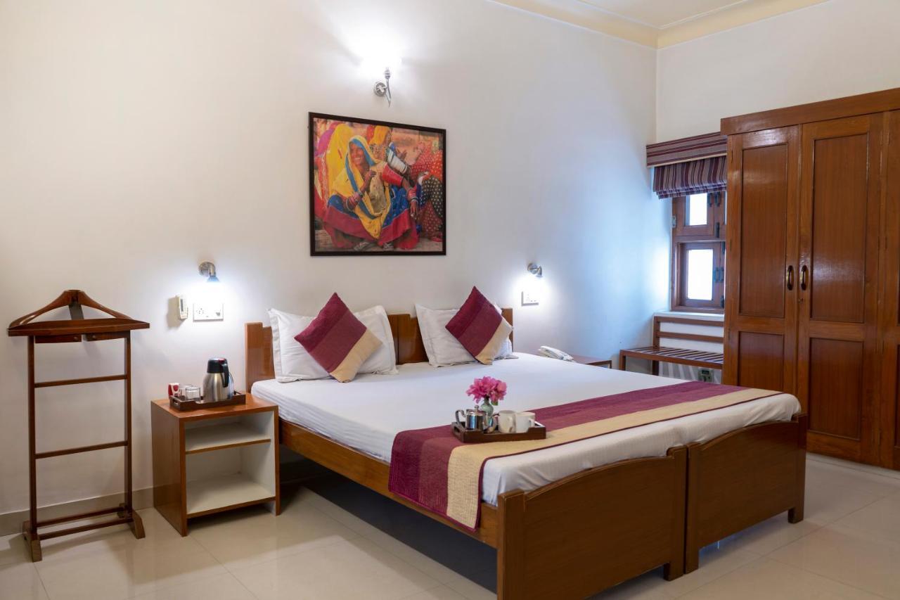 Giri Homestay By Vista Rooms Divisione di Divisione di Jaipur Esterno foto